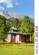 Buddhist datsan Bodhidharma in the resort village of Arshan against the backdrop of the Eastern Sayan Mountains on a sunny day in June. Summer travel and outdoor recreation. Beautiful landscape. Стоковое фото, фотограф Виктория Катьянова / Фотобанк Лори