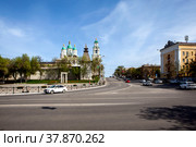 Астраханский кремль, кремлёвская стена и улица В. Тредиаковского. Астрахань. Россия (2022 год). Редакционное фото, фотограф Сергей Афанасьев / Фотобанк Лори