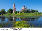Собор Воскресения Христова в июньском пейзаже. Старая Русса, Новгородская область (2022 год). Стоковое фото, фотограф Виктор Карасев / Фотобанк Лори