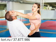 Woman performing eye-gouging move during self-defence training. Стоковое фото, фотограф Яков Филимонов / Фотобанк Лори