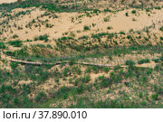 Tourist route through the protected desert landscape Sarykum, Dagestan (2022 год). Редакционное фото, фотограф Евгений Харитонов / Фотобанк Лори