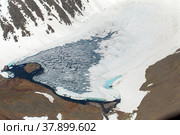 Mountain lake covered with ice from a height. Snowfields and glaciers in the mountains. Стоковое фото, фотограф Евгений Ткачёв / Фотобанк Лори