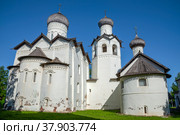 Храмы старинного Спасо-Преображенского монастыря летним днем. Старая Русса, Россия (2022 год). Стоковое фото, фотограф Анна Карасева / Фотобанк Лори