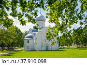 Церковь Власия на Волосовой улице. Летний день. Великий Новгород. Россия (2022 год). Редакционное фото, фотограф E. O. / Фотобанк Лори