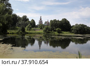 Смоленская церковь в Софрино (2022 год). Редакционное фото, фотограф Дмитрий Неумоин / Фотобанк Лори
