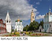 Соборная площадь в Коломенском кремле, Коломна (2022 год). Редакционное фото, фотограф Юрий Кирсанов / Фотобанк Лори