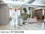 man at hotel reception. Стоковое фото, фотограф Сергей Толмачёв / Фотобанк Лори