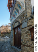 Старый исторический дом в деревне Ампелакия, Лариса, Греция (2018 год). Редакционное фото, фотограф Дымов Игорь / Фотобанк Лори