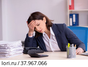 Middle-aged female employee suffering in the office. Стоковое фото, фотограф Elnur / Фотобанк Лори