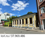 Москва, Голиковский переулок, дом 11. Бывшая усадьба Андреевых летом (2022 год). Стоковое фото, фотограф Овчинникова Ирина / Фотобанк Лори