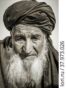 Афганский старик, портрет. Моджахед с бородой. Талибан, старый воин. (2005 год). Редакционное фото, фотограф Виталий Михайлюк / Фотобанк Лори