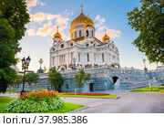 Вид на Храм Христа Спасителя. Лето. Вечер. Закат. Москва. Россия (2022 год). Стоковое фото, фотограф E. O. / Фотобанк Лори