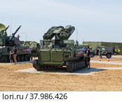 Волгоградская область, Средняя Ахтуба, Россия. Военная техника, самоходный зенитный ракетный комплекс Стрела-10М3, противовоздушная оборона. (2021 год). Редакционное фото, фотограф Андрей Цыганков / Фотобанк Лори