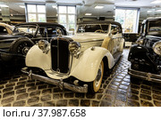 Retro car Maybach typ SW35. The Museum of Technology of Vadim Zadorozhny. Moscow region, Russia (2020 год). Редакционное фото, фотограф Наталья Волкова / Фотобанк Лори