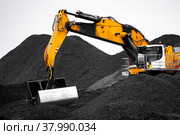 coal mining pile vehicle port. Стоковое фото, фотограф Mark Agnor / Фотобанк Лори