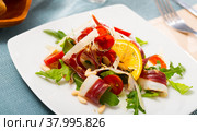 Tasty Magret de canard seche salad. Стоковое фото, фотограф Яков Филимонов / Фотобанк Лори