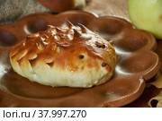 Russian pies Pirog piroshki. Стоковое фото, фотограф Александр Fanfo / Фотобанк Лори
