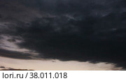 Темнеющее вечернее небо. Стоковое видео, видеограф Цыбин Вадим / Фотобанк Лори