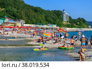 Russia. Tuapse. 08.08.2021 The beach sof the Krasnodar Territory in the summer with sunbather. Редакционное фото, фотограф Поликарпов Владимир Владимирович / Фотобанк Лори