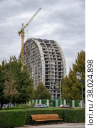 Строящийся современный дом в центре города Грозного, Чеченская Республика (2021 год). Стоковое фото, фотограф Анна Карасева / Фотобанк Лори