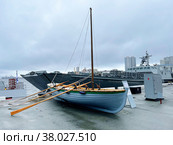 Шлюпка ЯЛ-6 в экспозиции форума "Армия-2022" у 33 причала. Россия, город Владивосток. Редакционное фото, фотограф Овчинникова Ирина / Фотобанк Лори
