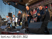 Выступление рок-группы "Butterfly Temple" на историческом фестивале "Былинный Берег - 2022". Тверская область. Редакционное фото, фотограф Виктор Карасев / Фотобанк Лори