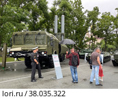 Оперативно-тактический ракетный комплекс (ОТРК) «Искандер-М» в экспозиции форума "Армия-2022". Россия, город Владивосток. Редакционное фото, фотограф Овчинникова Ирина / Фотобанк Лори