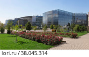 Бизнес центр Finansial district в Алма-Ате (2022 год). Стоковое фото, фотограф Михаил Старшов / Фотобанк Лори