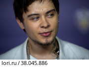 Певец Lyriq (Кирилл Гуд) во время концерта на церемонии закрытия Всероссийской спартакиады по летним видам спорта на Фестивальной площади олимпийского комплекса "Лужники" (2022 год). Редакционное фото, фотограф Николай Винокуров / Фотобанк Лори