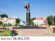 Памятник героям-стратонавтам на привокзальной площади в Саранске (2014 год). Редакционное фото, фотограф Солодовникова Елена / Фотобанк Лори