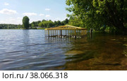 Сток воды из Большого садового пруда Тимирязевского района Москвы (2022 год). Редакционное видео, видеограф Виктор Маслов / Фотобанк Лори