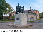 Город Смоленск. Памятник русскому скульптору, живописцу и графику Михаилу Микешину, (2018 год). Редакционное фото, фотограф Зобков Юрий / Фотобанк Лори