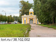 Александровские ворота (ворота порохового завода) 1800г.г арх.Ф.И.Демерцов, Санкт-Петербург (2022 год). Редакционное фото, фотограф Александр Щепин / Фотобанк Лори