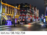 Christmas night on Moscow street decorated for holidays. Стоковое фото, фотограф Галина Царькова / Фотобанк Лори