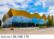 Дворец гимнастики Ирины Винер-Усмановой. Летний день. Москва. Россия (2022 год). Редакционное фото, фотограф E. O. / Фотобанк Лори