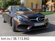 Mercedes CLS Coupe car parked in the street (2022 год). Редакционное фото, фотограф Евгений Ткачёв / Фотобанк Лори