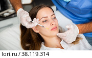 Female client during face mesotherapy in cosmetology clinic. Стоковое фото, фотограф Яков Филимонов / Фотобанк Лори