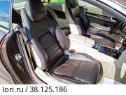 Mercedes car interior CLS Coupe (2022 год). Редакционное фото, фотограф Евгений Ткачёв / Фотобанк Лори