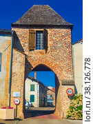 Eastern gate of Romenay, Bourgogne-Franche-Comte, France. Стоковое фото, фотограф Яков Филимонов / Фотобанк Лори