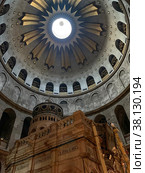 Edicule under the main dome of the Church of the Holy Sepulcher (2021 год). Редакционное фото, фотограф Irina Opachevsky / Фотобанк Лори