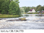 Русло реки Нижний Выг в городе Беломорске, Карелия (2022 год). Стоковое фото, фотограф Кекяляйнен Андрей / Фотобанк Лори
