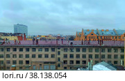 Красивый вид из окна в историческом центре большого города. Стоковое видео, видеограф Vanilla Decline / Фотобанк Лори