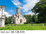 Собор Спаса Нерукотворного Образа (Спасский собор) в солнечный летний день. Спасо-Андроников монастырь. Москва. Россия (2022 год). Редакционное фото, фотограф E. O. / Фотобанк Лори