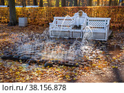 Fountain-cracker in Peterhof (2021 год). Редакционное фото, фотограф Юлия Бабкина / Фотобанк Лори