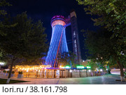 У башни Шухова (Bukhara Tower) поздним вечером. Бухара, Узбекистан (2022 год). Редакционное фото, фотограф Виктор Карасев / Фотобанк Лори