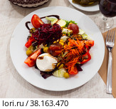 Ensalada con queso fresco, salad with cheese and vegetables. Стоковое фото, фотограф Яков Филимонов / Фотобанк Лори