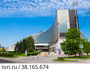 "AZIMUT Сити Отель Олимпик Москва" 4* в солнечный летний день. Москва. Россия (2022 год). Редакционное фото, фотограф E. O. / Фотобанк Лори
