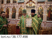 Награждение грамотой священника Алексея Михаленя в день прибытия мощей преподобного Сергия Радонежского в Балашиху (2022 год). Редакционное фото, фотограф Дмитрий Неумоин / Фотобанк Лори