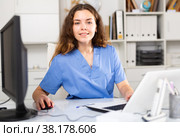 Woman therapist working with case histories at her workplace. Стоковое фото, фотограф Яков Филимонов / Фотобанк Лори