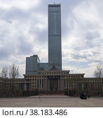 Казахстан, Нур-Султан (Астана). Здания Министерства обороны и Abu Dhabi Plaza (2022 год). Редакционное фото, фотограф Цибаев Алексей / Фотобанк Лори